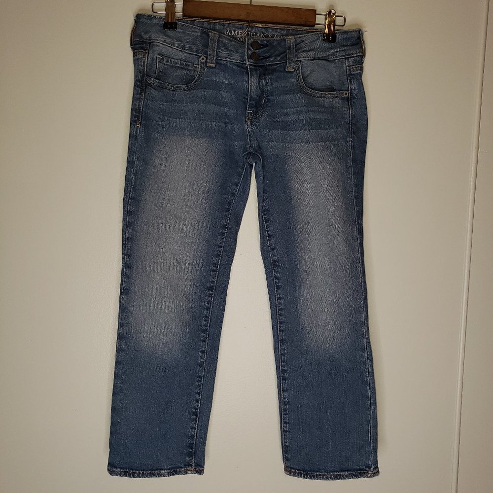 AE artist crop stretch size 4 denim blue Jeans